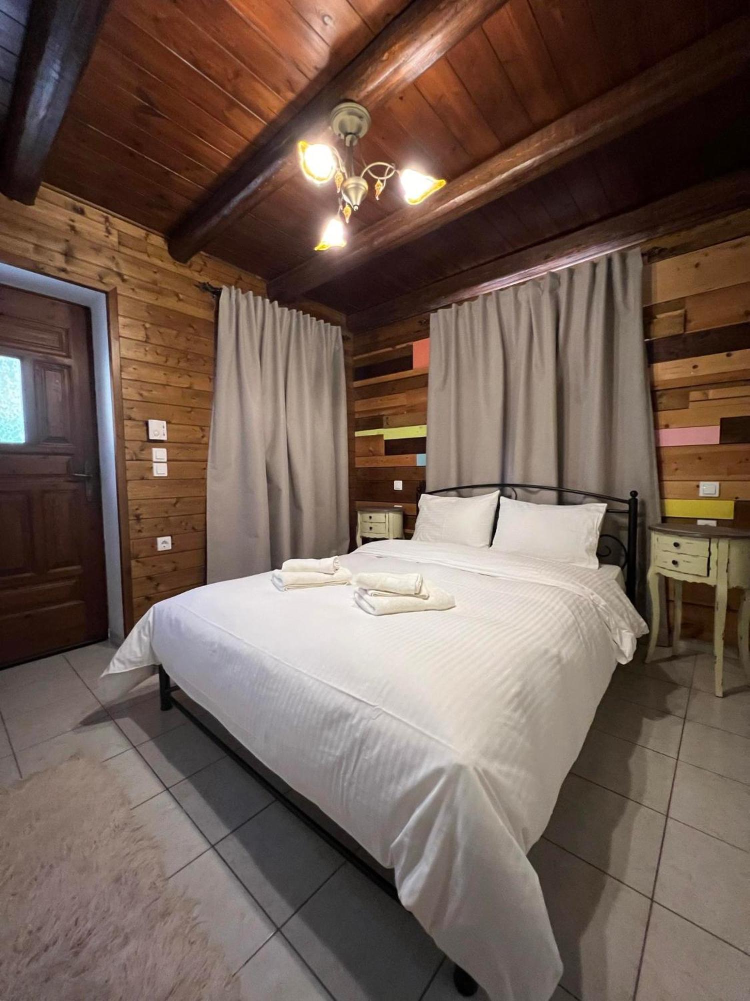 Ikojenia Traditional Lodge Pápingo Eksteriør bilde